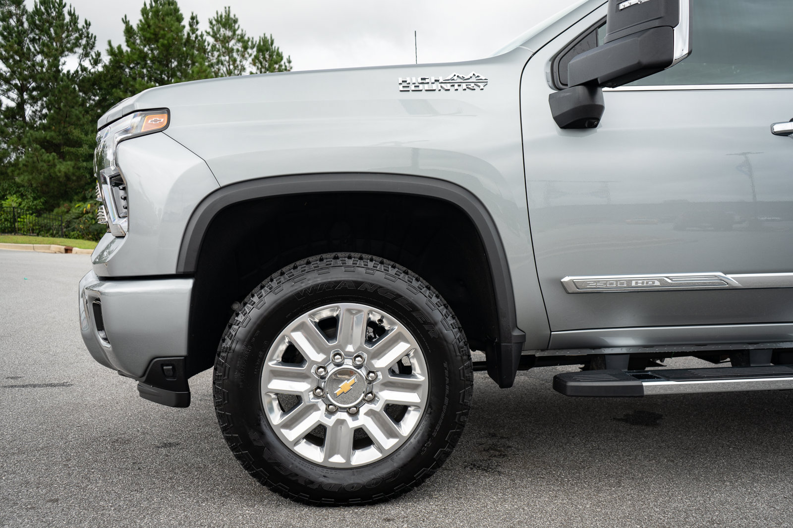 Used 2025 Chevrolet Silverado 2500 High Country w/ Technology Package AWD/4WD image 11
