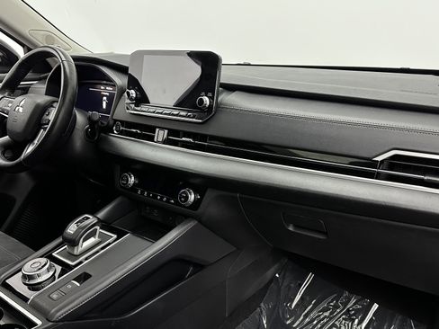 Used 2024 Mitsubishi Outlander SE Black Edition image 38