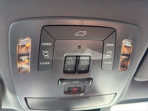 Used 2024 Toyota Sienna Platinum image 14