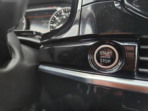 Used 2024 Nissan Pathfinder SL image 29