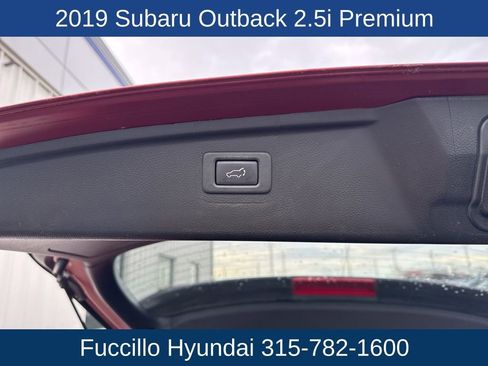 Used 2019 Subaru Outback 2.5i Premium image 11