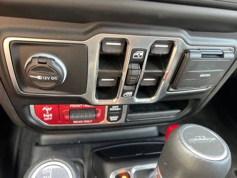 Used 2023 Jeep Gladiator Rubicon w/ Cold Weather Group AWD/4WD image 46