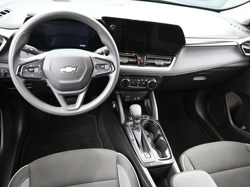 Used 2025 Chevrolet TrailBlazer LT w/ Driver Confidence Package image 13