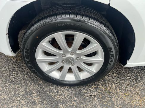 Used 2013 Chrysler 200 Limited FWD image 11