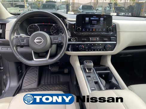 Used 2023 Nissan Pathfinder SL image 12