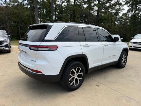 Used 2024 Jeep Grand Cherokee Limited AWD/4WD image 4