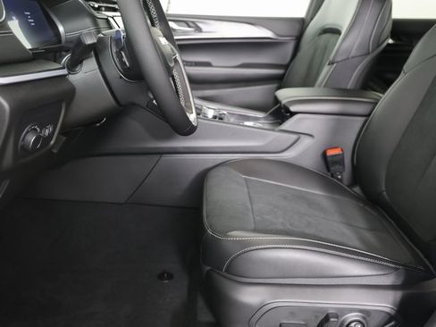 Used 2025 Jeep Grand Cherokee L Altitude image 12