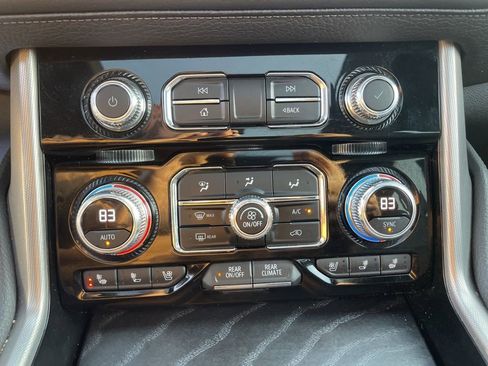 Used 2021 GMC Yukon Denali w/ Denali Premium Package image 38