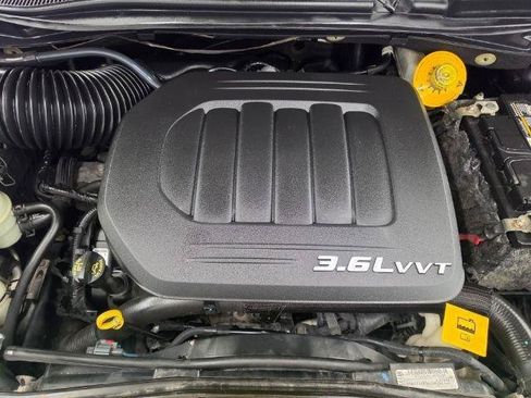 Used 2018 Dodge Grand Caravan SE FWD image 36