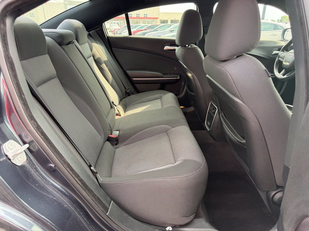Used 2018 Dodge Charger SXT RWD image 11