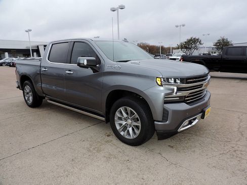 Used 2021 Chevrolet Silverado 1500 High Country w/ Safety Package II image 3