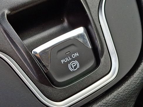 Certified 2022 Jeep Cherokee Trailhawk w/ Premium Leather Package image 28