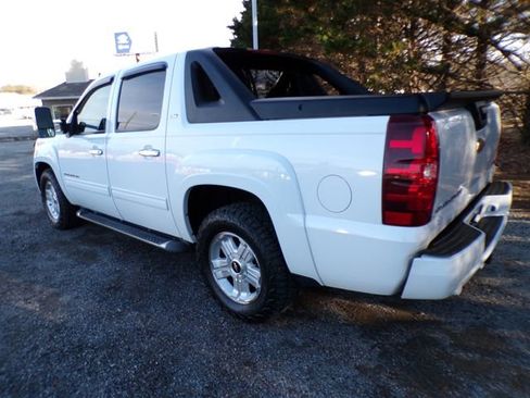 Used 2010 Chevrolet Avalanche LT w/ Suspension Package, Off-Road image 3