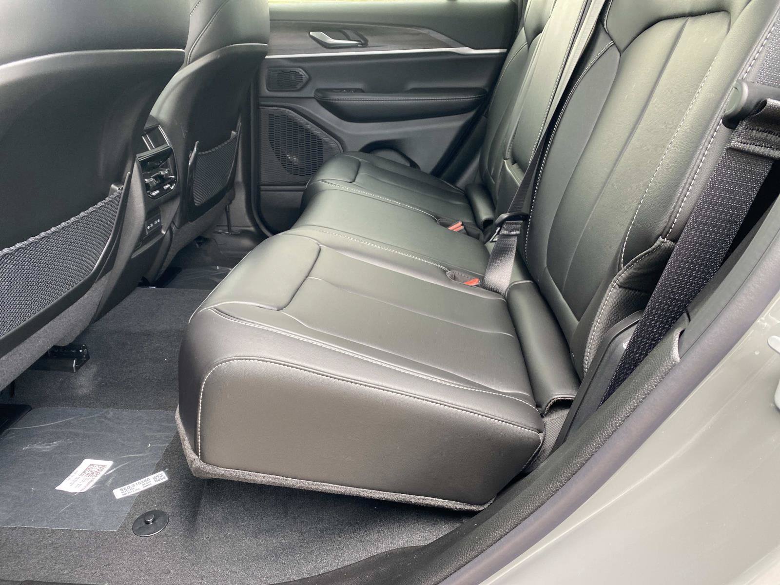 New 2027 Jeep Grand Cherokee Limited AWD/4WD image 10