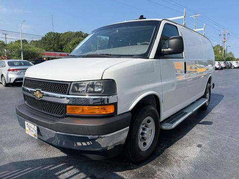 Used 2024 Chevrolet Express 2500 w/ Driver Convenience Package RWD image 4