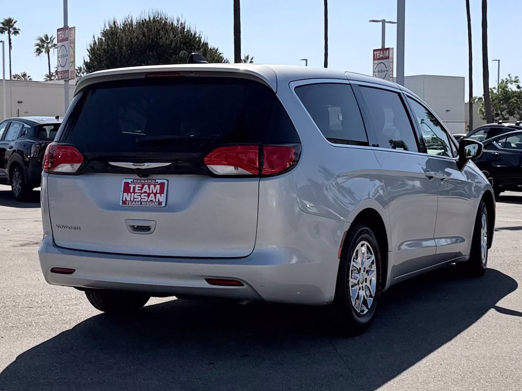 Used 2023 Chrysler Voyager LX FWD image 7