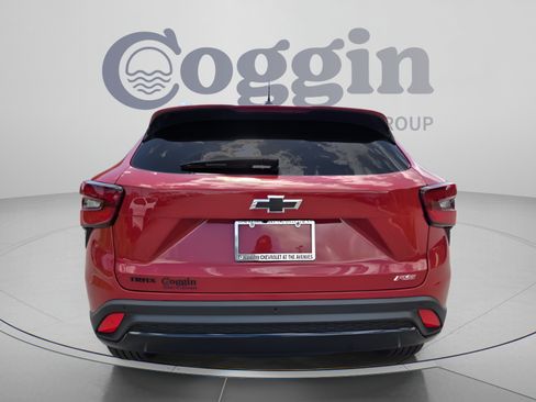 New 2026 Chevrolet Trax RS w/ Sunroof Package FWD image 4