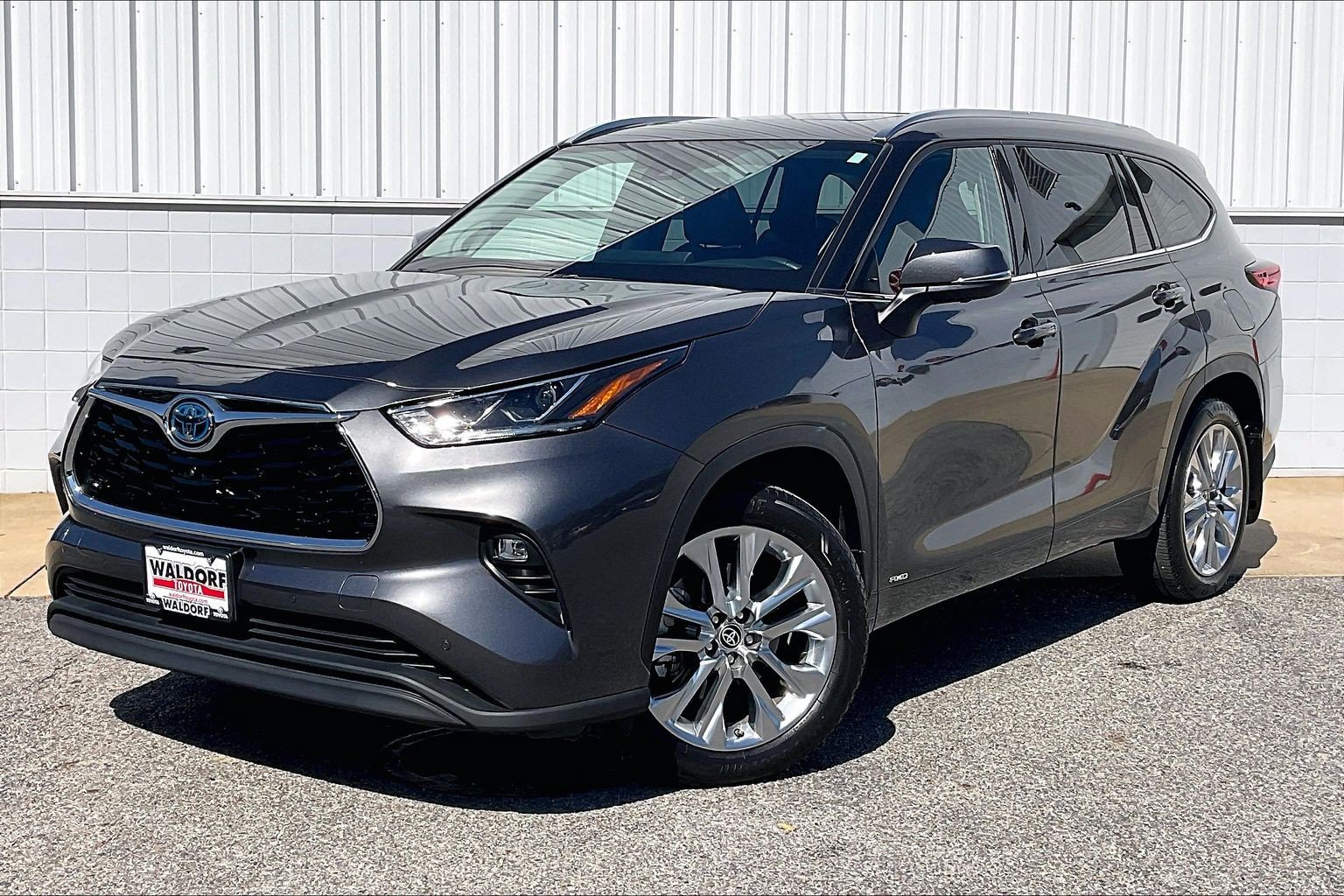 Used 2023 Toyota Highlander Limited AWD/4WD image 2