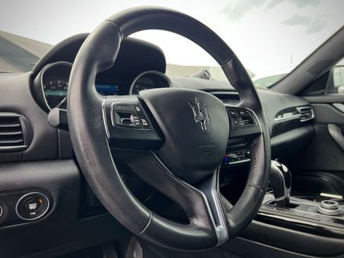 Used 2017 Maserati Levante image 40