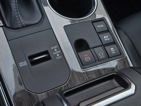 Certified 2026 Toyota Highlander Limited AWD/4WD image 20