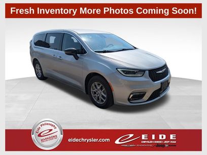 Used 2024 Chrysler Pacifica Touring-L