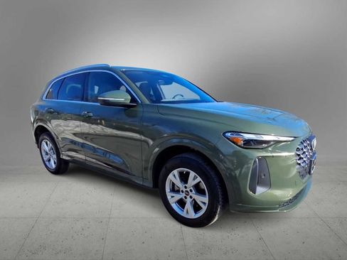 Used 2025 Audi Q5 Premium w/ Convenience Package image 2