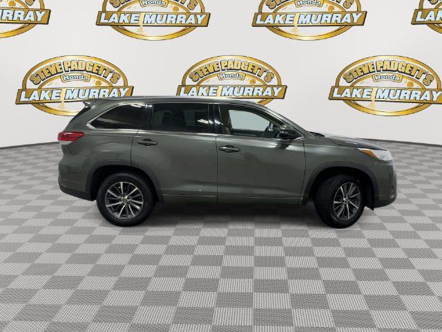 Used 2018 Toyota Highlander XLE FWD image 5