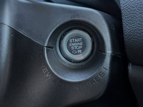 New 2023 Jeep Renegade Latitude w/ Premium Group image 20