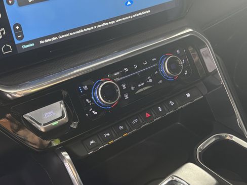 Used 2023 GMC Sierra 1500 Denali w/ Denali Reserve Package AWD/4WD image 25