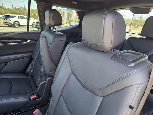 Used 2023 Cadillac XT6 Premium Luxury image 34