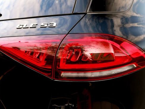 Used 2021 Mercedes-Benz GLE 53 AMG 4MATIC w/ Parking Assistance Package image 42