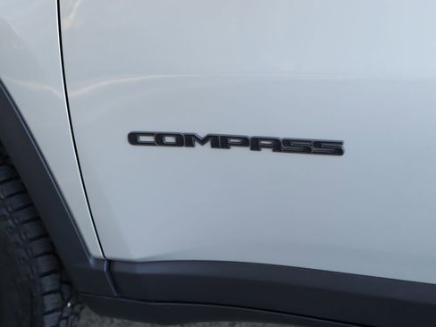Used 2025 Jeep Compass Trailhawk AWD/4WD image 32