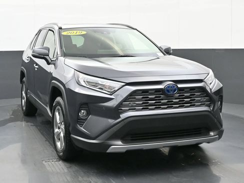 Used 2019 Toyota RAV4 Limited image 8