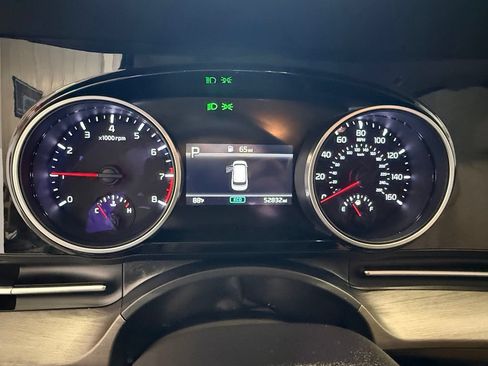 Used 2024 Kia Carnival EX FWD image 34