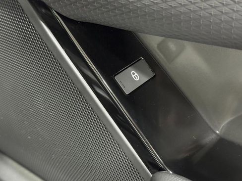 Used 2020 Land Rover Range Rover Velar S image 22