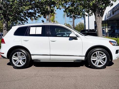 Used 2014 Volkswagen Touareg Executive AWD/4WD image 3
