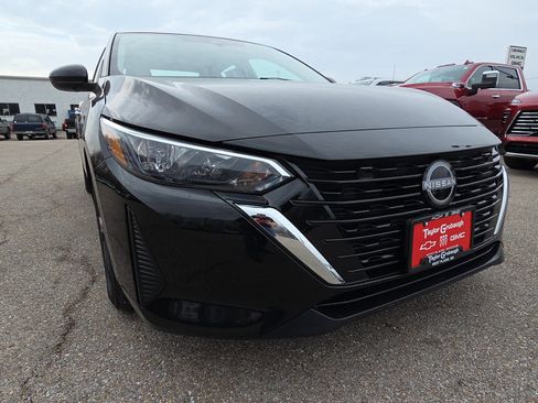 Used 2024 Nissan Sentra SV image 11