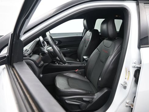 Used 2024 Jeep Compass Trailhawk image 25