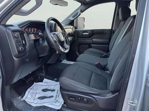 Used 2022 Chevrolet Silverado 2500 Custom w/ Custom Convenience Package image 9