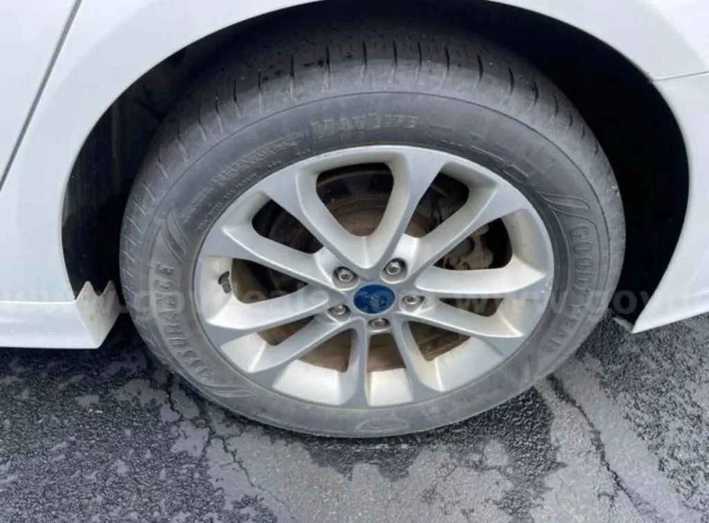 Used 2019 Ford Fusion SE FWD image 10