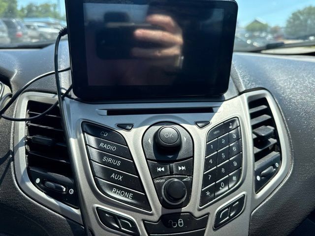 Used 2012 Ford Fiesta SE FWD image 23