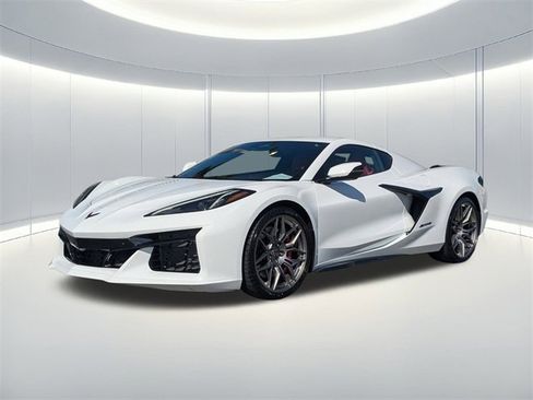 Used 2025 Chevrolet Corvette Z06 image 2