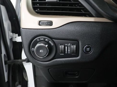 Used 2016 Jeep Cherokee Limited w/ Luxury Group AWD/4WD image 18