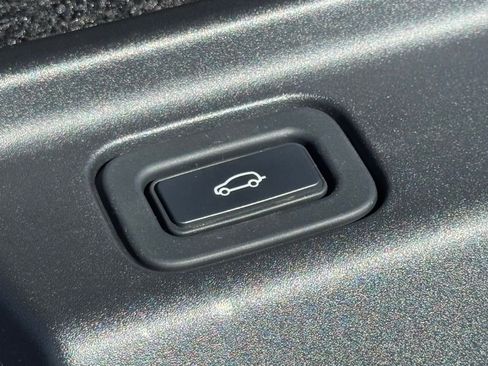 Used 2023 Land Rover Range Rover SE image 39