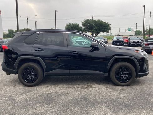 Used 2021 Toyota RAV4 LE FWD image 4