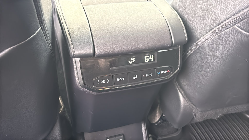 Used 2025 Toyota Highlander XLE AWD/4WD image 9