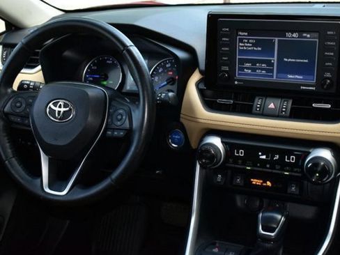 Used 2021 Toyota RAV4 XLE Premium AWD/4WD image 3