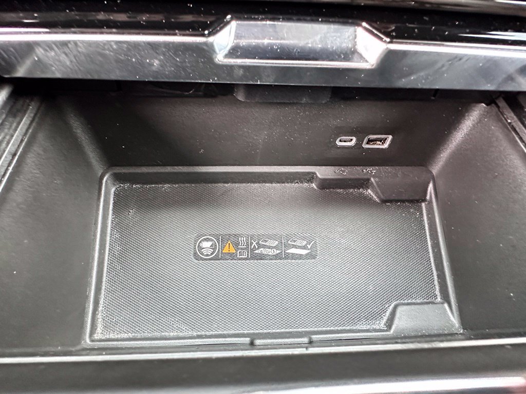 Certified 2025 GMC Yukon Denali Ultimate AWD/4WD image 37