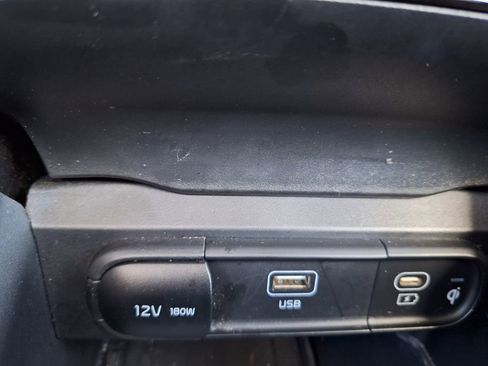 Used 2023 Kia Telluride EX w/ EX Captain's Chair Package image 17