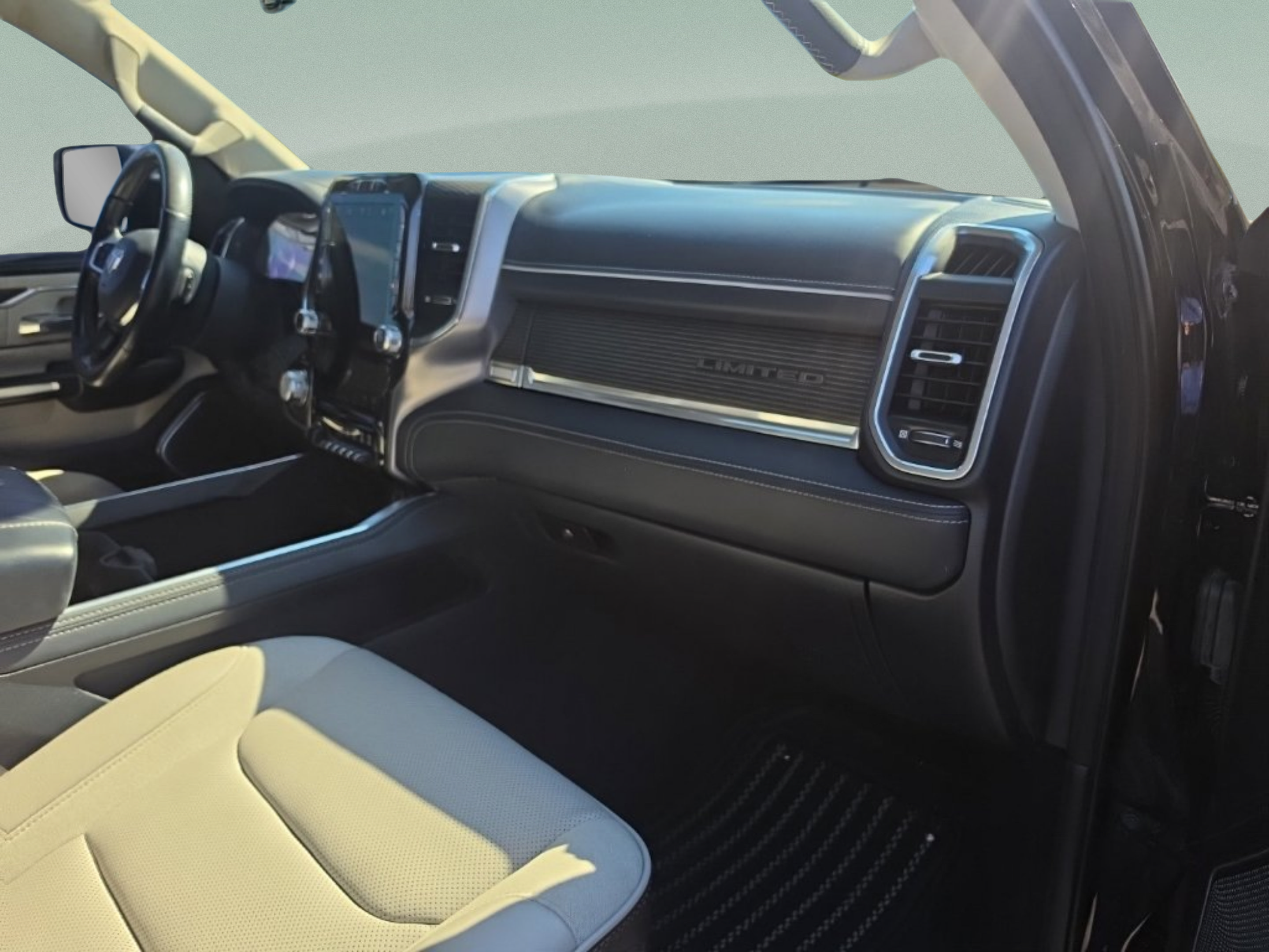 Used 2022 RAM 1500 Limited AWD/4WD image 29